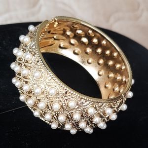 Hinged goldtone pearl bangle bracelet